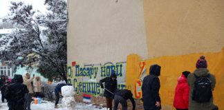 Pančevci prekrečili poruku mržnje u centru grada Pancevo