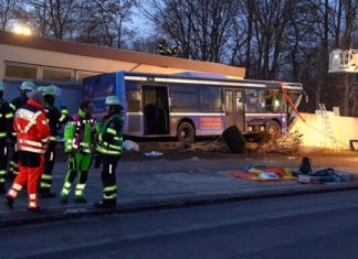 Tragedija u Minhenu: Autobus sletio s puta i udario u zgradu, poginula 13-godišnja djevojčica tragedija-u-minhenu:-autobus-sletio-s-puta-i-udario-u-zgradu,-poginula-13-godisnja-djevojcica