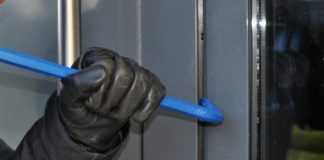 Filmska krađa u Sandžaku: Ušao u kafić kroz pocijepani balon i ukrao novac filmska-kradja-u-sandzaku:-usao-u-kafic-kroz-pocijepani-balon-i-ukrao-novac