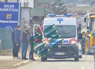 Udes u centru Novog Pazara: Automobil tutinskih tablica udario u autobus Ozlema udes-u-centru-novog-pazara:-automobil-tutinskih-tablica-udario-u-autobus-ozlema