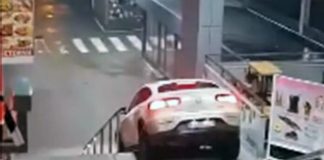 Pijan mercedesom niz stepenice – uhapšen 26-godišnjak /VIDEO/ pijan-mercedesom-niz-stepenice-–-uhapsen-26-godisnjak-/video/