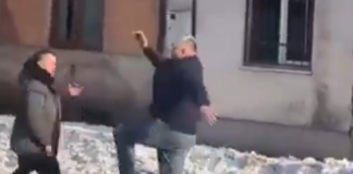 Srbija bruji o ovom snimku: Izašli iz kola spremni na tuču, a onda se desilo nešto neočekivano (VIDEO) srbija-bruji-o-ovom-snimku:-izasli-iz-kola-spremni-na-tucu,-a-onda-se-desilo-nesto-neocekivano-(video)