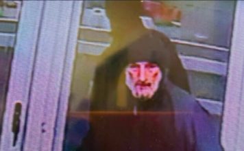 /VIDEO/ Lopov iz radnje odnio oko 15.000 eura: Vlasnik nudi nagradu za informaciju “ko je” /video/-lopov-iz-radnje-odnio-oko-15.000-eura:-vlasnik-nudi-nagradu-za-informaciju-“ko-je”