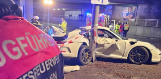 Stravična saobraćajna nesreća u Njemačkoj: Državljanin Srbije (33) poginuo u sudaru Porschea tokom ilegalne trke stravicna-saobracajna-nesreca-u-njemackoj:-drzavljanin-srbije-(33)-poginuo-u-sudaru-porschea-tokom-ilegalne-trke