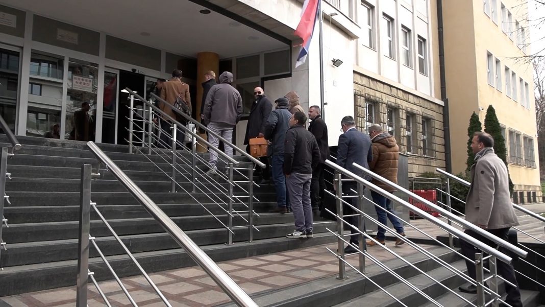 “skaj”-poruke-i-fotografije-pred-sudom:-novi-dokazi-protiv-belivuka-i-sarica