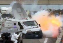 Italija u šoku: Lažni policajci, eksplozija i pljačka vozilo za prevoz novca /VIDEO/ italija-u-soku:-lazni-policajci,-eksplozija-i-pljacka-vozilo-za-prevoz-novca-/video/