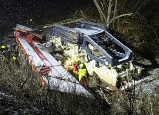 TRAGEDIJA U NJEMAČKOJ: Kamion probio dvije ograde i survao se niz padinu, poginuo Mladen Filipović (44) tragedija-u-njemackoj:-kamion-probio-dvije-ograde-i-survao-se-niz-padinu,-poginuo-mladen-filipovic-(44)