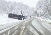 Teška nezgoda na putu ka granici: Prevrnut kombi kod Prijepolja teska-nezgoda-na-putu-ka-granici:-prevrnut-kombi-kod-prijepolja