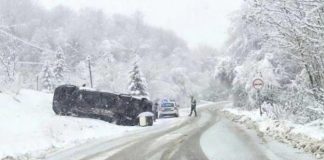 Teška nezgoda na putu ka granici: Prevrnut kombi kod Prijepolja teska-nezgoda-na-putu-ka-granici:-prevrnut-kombi-kod-prijepolja