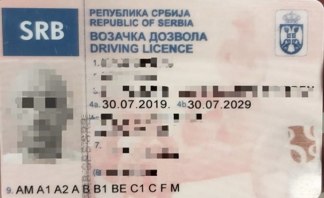 oduzeli-mu-vozacku-u-bosni,-pa-drugu-kupio-u-novom-pazaru-za-650-evra:-srbin-„pao“-na-ulasku-u-crnu-goru-zbog-laznih-isprava-(foto)