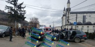 VIDEO TEŠKE SAOBRAĆAJNE NESREĆE U NOVOM PAZARU: Dvoje povrijeđenih nakon direktnog sudara, džip preticao kolonu pa se zakucao u Golf video-teske-saobracajne-nesrece-u-novom-pazaru:-dvoje-povrijedjenih-nakon-direktnog-sudara,-dzip-preticao-kolonu-pa-se-zakucao-u-golf