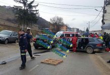 OPŠIRNIJE! Novi Pazar: Tutinac preticao kolonu pa se direktno zakucao u Golf, supružnici završili u bolnici /VIDEO/ opsirnije!-novi-pazar:-tutinac-preticao-kolonu-pa-se-direktno-zakucao-u-golf,-supruznici-zavrsili-u-bolnici-/video/