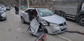 Tutin: Teška saobraćajna nesreća – Vozilo smrskano, jedna osoba prevezena u bolnicu tutin:-teska-saobracajna-nesreca-–-vozilo-smrskano,-jedna-osoba-prevezena-u-bolnicu