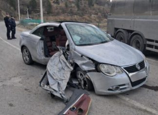 Tutin: Teška saobraćajna nesreća – Vozilo smrskano, jedna osoba prevezena u bolnicu tutin:-teska-saobracajna-nesreca-–-vozilo-smrskano,-jedna-osoba-prevezena-u-bolnicu