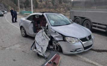 Tutin: Teška saobraćajna nesreća – Vozilo smrskano, jedna osoba prevezena u bolnicu tutin:-teska-saobracajna-nesreca-–-vozilo-smrskano,-jedna-osoba-prevezena-u-bolnicu