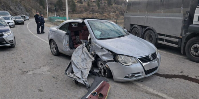 tutin:-teska-saobracajna-nesreca-–-vozilo-smrskano,-jedna-osoba-prevezena-u-bolnicu tutin:-teska-saobracajna-nesreca-–-vozilo-smrskano,-jedna-osoba-prevezena-u-bolnicu