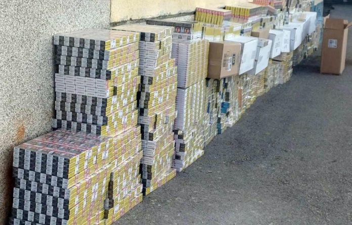 (foto)-zaplena-cigareta-u-sjenici:-u-skrivenom-bunkeru-kamiona-pronadjena-roba-vredna-3,5-miliona-dinara