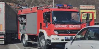 Zapalio se automobil na magistralnom putu kod Prijepolja: Vatrogasci na terenu, vatra zahvatila vozilo u pokretu (FOTO) zapalio-se-automobil-na-magistralnom-putu-kod-prijepolja:-vatrogasci-na-terenu,-vatra-zahvatila-vozilo-u-pokretu-(foto)