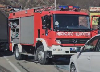 Zapalio se automobil na magistralnom putu kod Prijepolja: Vatrogasci na terenu, vatra zahvatila vozilo u pokretu (FOTO) zapalio-se-automobil-na-magistralnom-putu-kod-prijepolja:-vatrogasci-na-terenu,-vatra-zahvatila-vozilo-u-pokretu-(foto)
