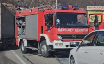 Zapalio se automobil na magistralnom putu kod Prijepolja: Vatrogasci na terenu, vatra zahvatila vozilo u pokretu (FOTO) zapalio-se-automobil-na-magistralnom-putu-kod-prijepolja:-vatrogasci-na-terenu,-vatra-zahvatila-vozilo-u-pokretu-(foto)