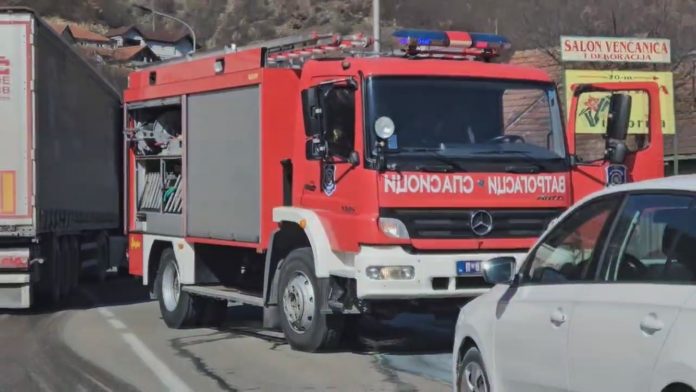 zapalio-se-automobil-na-magistralnom-putu-kod-prijepolja:-vatrogasci-na-terenu,-vatra-zahvatila-vozilo-u-pokretu-(foto)