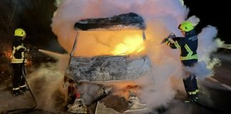 Vatrena noć u Sandžaku: Izgorjeli Mercedes i Reno – totalna šteta vatrena-noc-u-sandzaku:-izgorjeli-mercedes-i-reno-–-totalna-steta