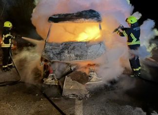 Vatrena noć u Sandžaku: Izgorjeli Mercedes i Reno – totalna šteta vatrena-noc-u-sandzaku:-izgorjeli-mercedes-i-reno-–-totalna-steta