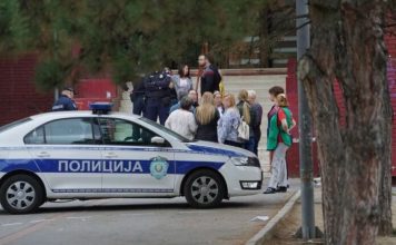 Užas u Kraljevu: Muškarac ubio suprugu, ranio majku, pa presudio sebi uzas-u-kraljevu:-muskarac-ubio-suprugu,-ranio-majku,-pa-presudio-sebi