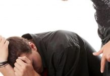 Žena tukla supruga, prijetila mu nožem i tražila novac zena-tukla-supruga,-prijetila-mu-nozem-i-trazila-novac