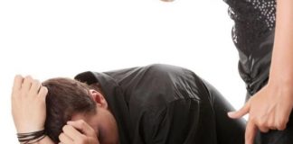 Žena tukla supruga, prijetila mu nožem i tražila novac zena-tukla-supruga,-prijetila-mu-nozem-i-trazila-novac