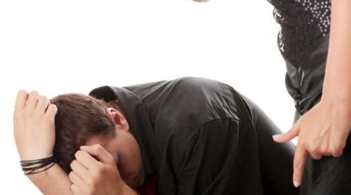 zena-tukla-supruga,-prijetila-mu-nozem-i-trazila-novac zena-tukla-supruga,-prijetila-mu-nozem-i-trazila-novac