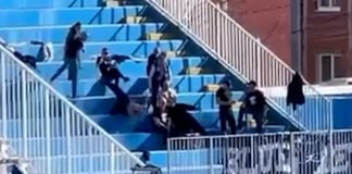 Viralni snimak iz Novog Pazara: Navijač TSC-a pao niz tribinu na poluvremenu viralni-snimak-iz-novog-pazara:-navijac-tsc-a-pao-niz-tribinu-na-poluvremenu