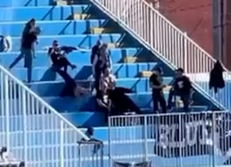 Viralni snimak iz Novog Pazara: Navijač TSC-a pao niz tribinu na poluvremenu viralni-snimak-iz-novog-pazara:-navijac-tsc-a-pao-niz-tribinu-na-poluvremenu