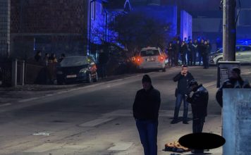 Tri dana žalosti u Sjenici: Majka i kćerka poginule na trotoaru, dječak (9) se bori za život tri-dana-zalosti-u-sjenici:-majka-i-kcerka-poginule-na-trotoaru,-djecak-(9)-se-bori-za-zivot