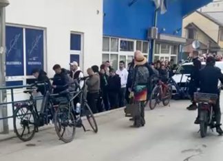 Fudbalska euforija trese Novi Pazar: Ogroman red za karte pred duel sa Crvenom zvezdom fudbalska-euforija-trese-novi-pazar:-ogroman-red-za-karte-pred-duel-sa-crvenom-zvezdom