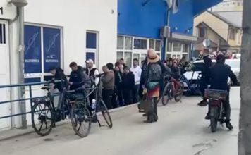 Fudbalska euforija trese Novi Pazar: Ogroman red za karte pred duel sa Crvenom zvezdom fudbalska-euforija-trese-novi-pazar:-ogroman-red-za-karte-pred-duel-sa-crvenom-zvezdom