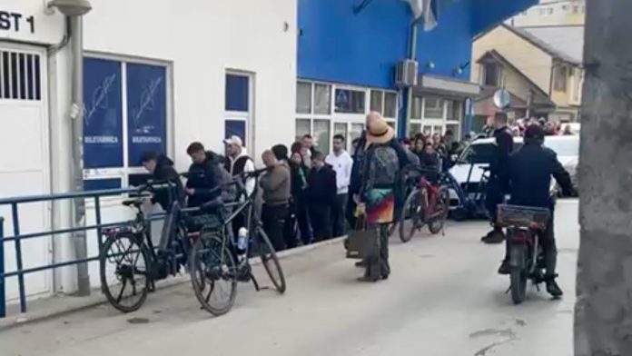 fudbalska-euforija-trese-novi-pazar:-ogroman-red-za-karte-pred-duel-sa-crvenom-zvezdom fudbalska-euforija-trese-novi-pazar:-ogroman-red-za-karte-pred-duel-sa-crvenom-zvezdom