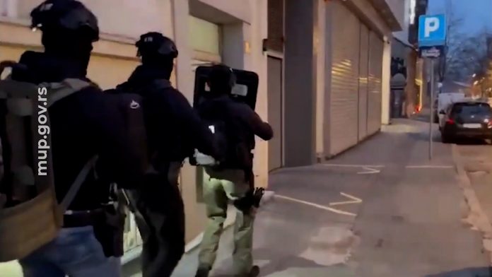 video-–-uhapseno-devet-ljudi-osumnjicenih-za-krijumcarenje-vise-od-70-migranata