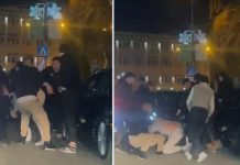 EKSKLUZIVNI VIDEO: Masovna tuča u centru Novog Pazara – metalnim stubićem udario čovjeka usred gomile! ekskluzivni-video:-masovna-tuca-u-centru-novog-pazara-–-metalnim-stubicem-udario-covjeka-usred-gomile!