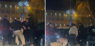 EKSKLUZIVNI VIDEO: Masovna tuča u centru Novog Pazara – metalnim stubićem udario čovjeka usred gomile! ekskluzivni-video:-masovna-tuca-u-centru-novog-pazara-–-metalnim-stubicem-udario-covjeka-usred-gomile!