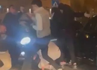 VIDEO – Masovna tuča u strogom centru Novog Pazara, policija radi na identifikaciji učesnika video-–-masovna-tuca-u-strogom-centru-novog-pazara,-policija-radi-na-identifikaciji-ucesnika