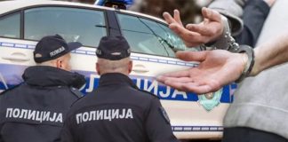Uhapšen muškarac iz Tutina – policija u Sjenici zaplijenila robu uhapsen-muskarac-iz-tutina-–-policija-u-sjenici-zaplijenila-robu