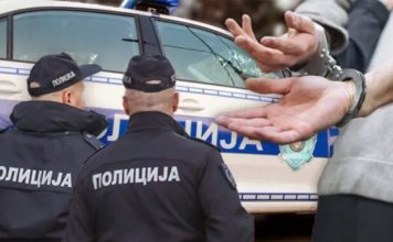 Uhapšen muškarac iz Tutina – policija u Sjenici zaplijenila robu uhapsen-muskarac-iz-tutina-–-policija-u-sjenici-zaplijenila-robu