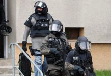 U Njemačkoj UHAPŠENI Sjeničaci Sejdovići i Tutinac Izberović: Zaplijenjeno zlato, luksuzni satovi i 28 miliona u-njemackoj-uhapseni-sjenicaci-sejdovici-i-tutinac-izberovic:-zaplijenjeno-zlato,-luksuzni-satovi-i-28-miliona