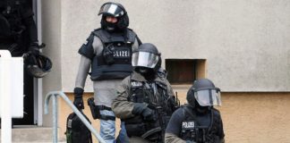 U Njemačkoj UHAPŠENI Sjeničaci Sejdovići i Tutinac Izberović: Zaplijenjeno zlato, luksuzni satovi i 28 miliona u-njemackoj-uhapseni-sjenicaci-sejdovici-i-tutinac-izberovic:-zaplijenjeno-zlato,-luksuzni-satovi-i-28-miliona