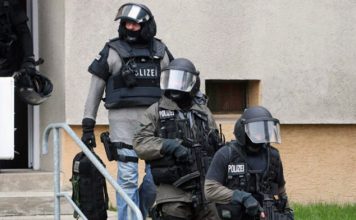 U Njemačkoj UHAPŠENI Sjeničaci Sejdovići i Tutinac Izberović: Zaplijenjeno zlato, luksuzni satovi i 28 miliona u-njemackoj-uhapseni-sjenicaci-sejdovici-i-tutinac-izberovic:-zaplijenjeno-zlato,-luksuzni-satovi-i-28-miliona