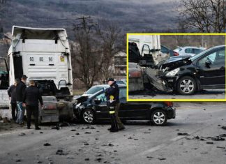 Stravičan sudar u Sandžaku: Automobil podletio pod kamion stravican-sudar-u-sandzaku:-automobil-podletio-pod-kamion