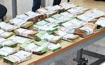 VIDEO Najskuplja jakna na svetu: Pogledajte šta je krijumčareno u njoj! video-najskuplja-jakna-na-svetu:-pogledajte-sta-je-krijumcareno-u-njoj!