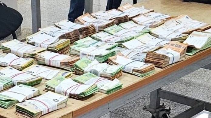 video-najskuplja-jakna-na-svetu:-pogledajte-sta-je-krijumcareno-u-njoj!