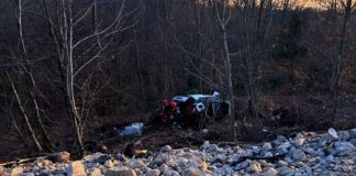 TRAGEDIJA u Crnoj Gori! Automobil sa porodicom završio u provaliji dubokoj 30 metara tragedija-u-crnoj-gori!-automobil-sa-porodicom-zavrsio-u-provaliji-dubokoj-30-metara
